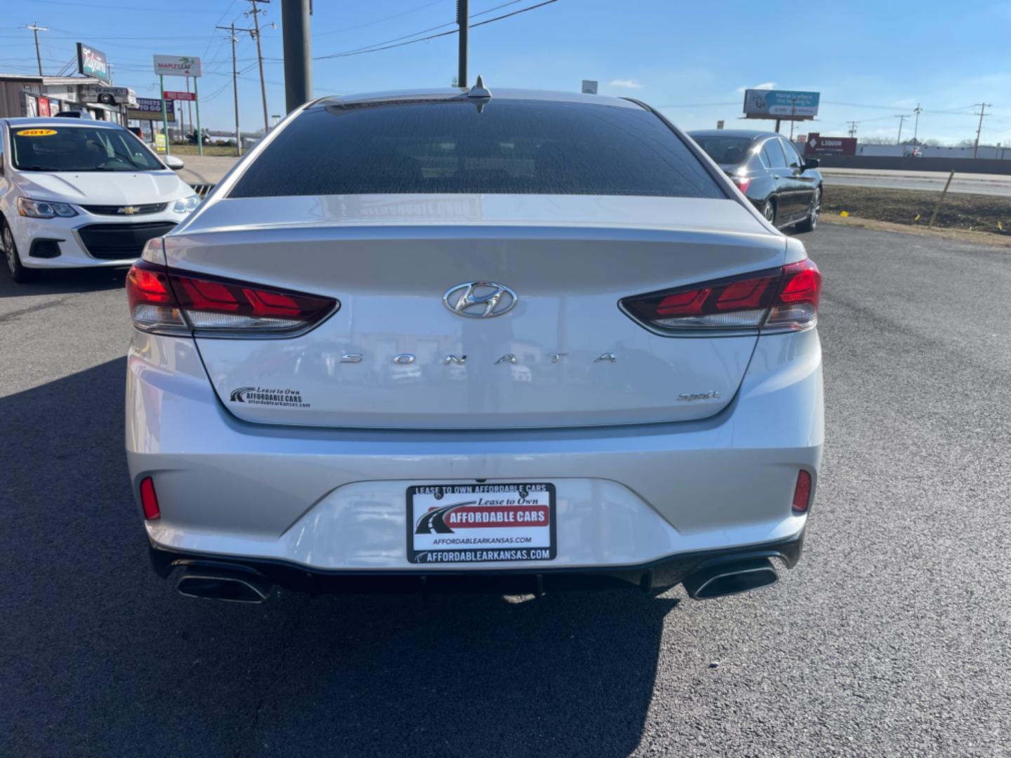 2019 Silver Hyundai Sonata (5NPE34AF4KH) with an 4-Cyl, SULEV, 2.4 Liter engine, Automatic, 6-Spd w/Overdrive and Shiftronic transmission, located at 8008 Warden Rd, Sherwood, AR, 72120, (501) 801-6100, 34.830078, -92.186684 - Photo#6